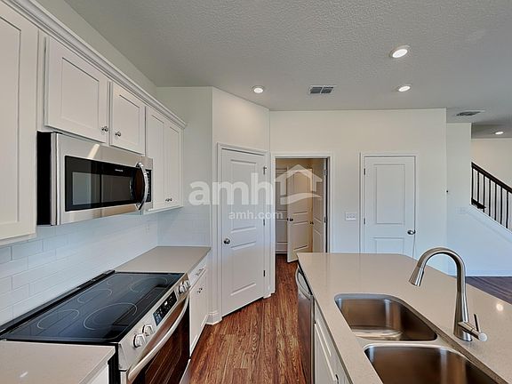 3rd image of 245 Onate Cir