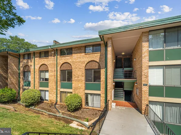 485 N Armistead St APT 201, Alexandria, VA 22312