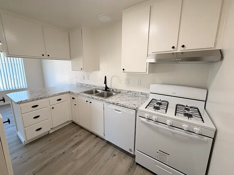 7121 21st St #18 — Photo 10