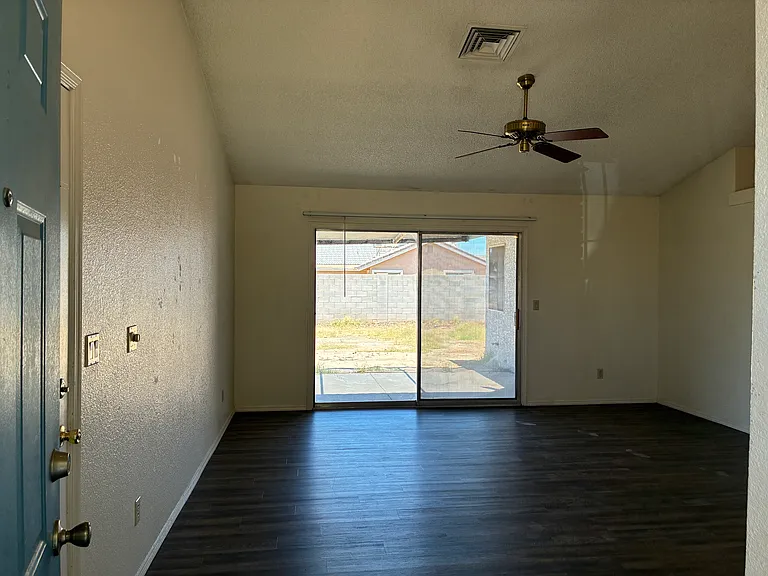 8208 W Columbine Dr — Photo 3