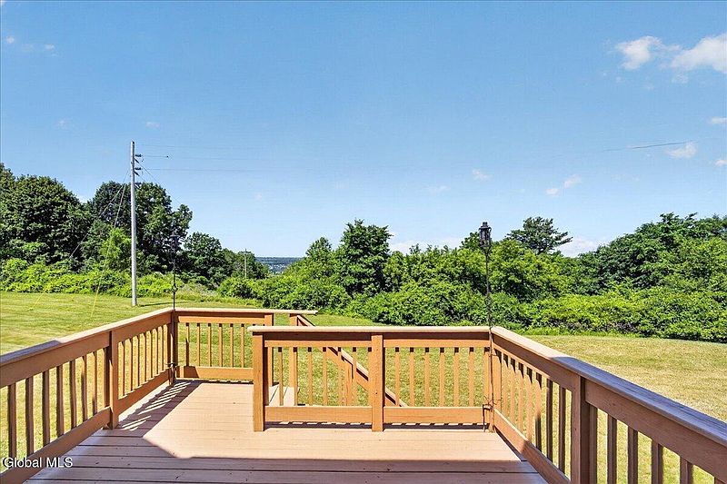 4th image of 3 Highpointe Drive