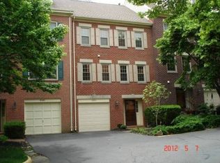 5103 Skyline Village Ct, Alexandria, VA 22302