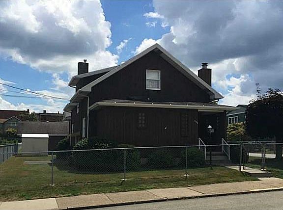 2nd image of 526 Graham St