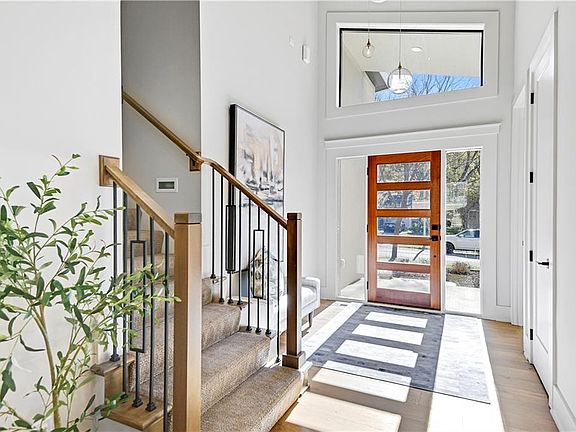 4th image of 3108 W 72nd St