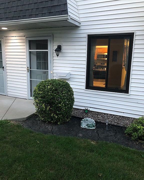 1st image of 18A Foxberry Dr S