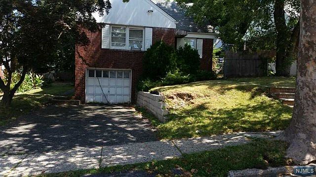 2nd image of 77 W Edsall Ave
