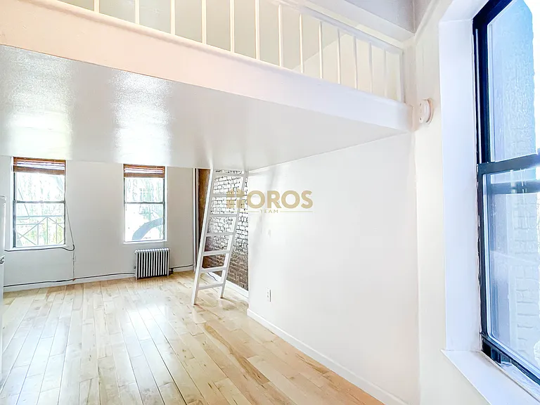 533 E 5th St #9 — Photo 5