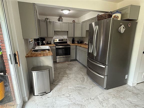 5th image of 250 Crystal Ln
