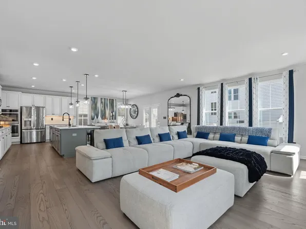 12225 Cranford Dr, Woodbridge, VA 22192