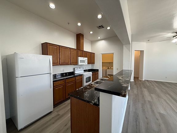 4th image of 1225 N 36th St Unit 2061