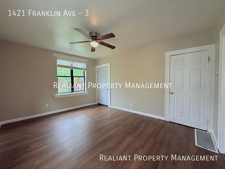 1421 Franklin Ave #3 — Photo 3