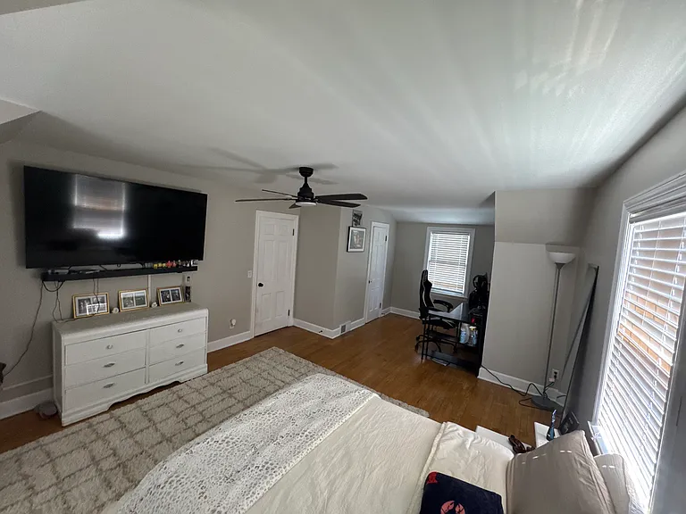 220 N Wilson Ave — Photo 9