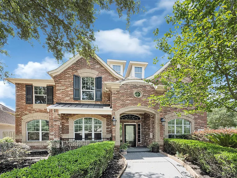 8619 Arranmore Ln — Photo 1