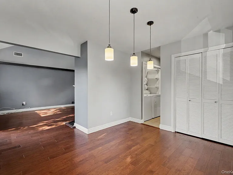 212 Old Farm Ln — Photo 12