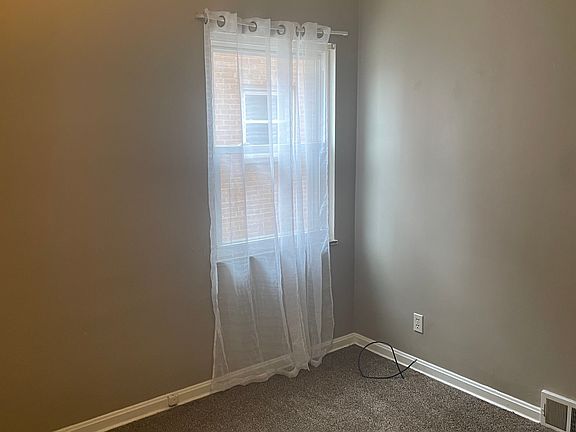 4th image of 5507 Warwick Dr #1