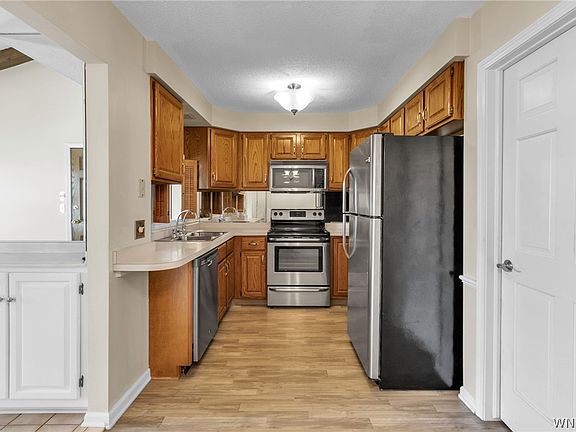 3rd image of 660 Youngs Rd APT E