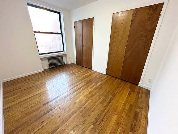 3rd image of 311 W 95th St APT 4D