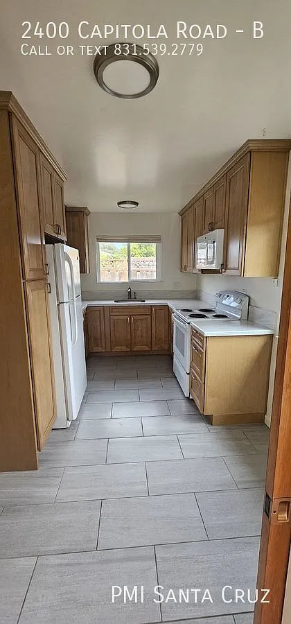 Amazing Jem in Capitola with Large Yard and parking for 2 — Photo 1