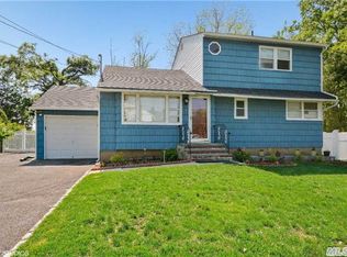 7 Miller Blvd, Syosset, NY 11791