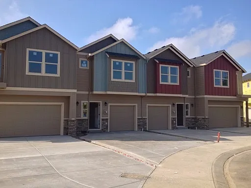 Luxury Townhouse in Ridgefield!! — Photo 1