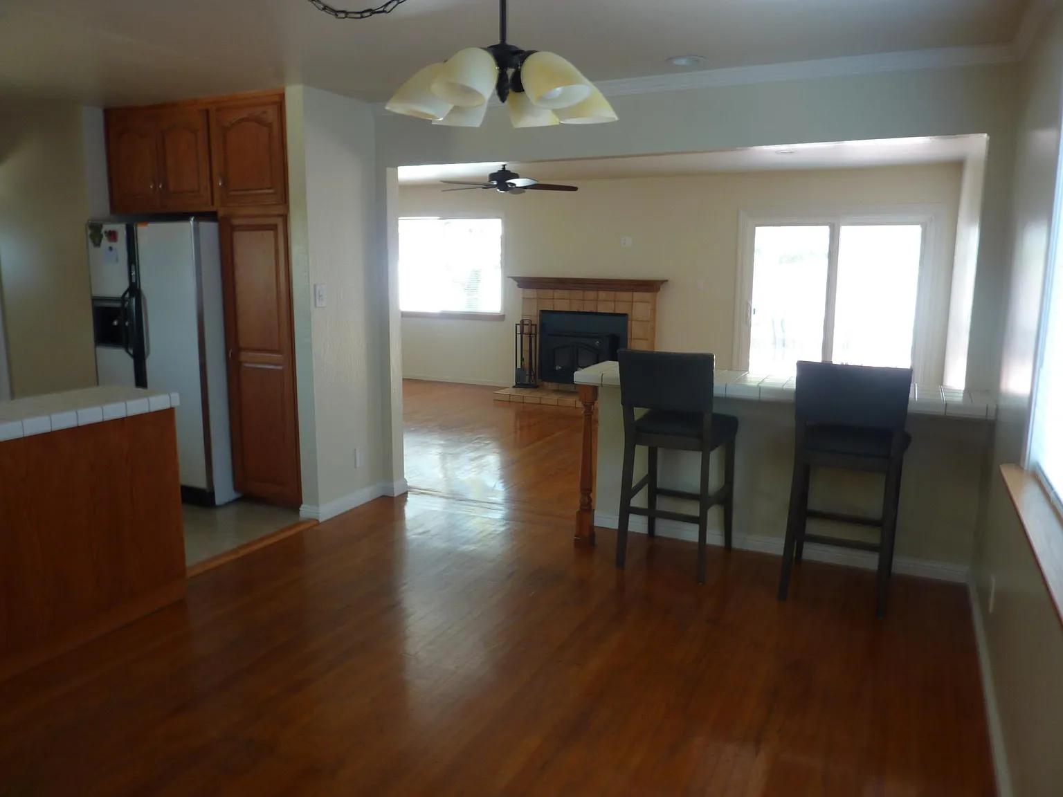3 bed, 1410 sqft, $3,850 — Photo 3