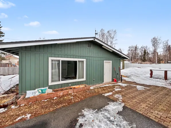 9330 Emerald Dr, Anchorage, AK 99502