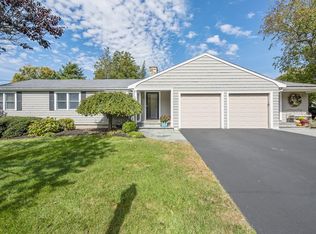 31 Country Ln, Westwood, MA 02090
