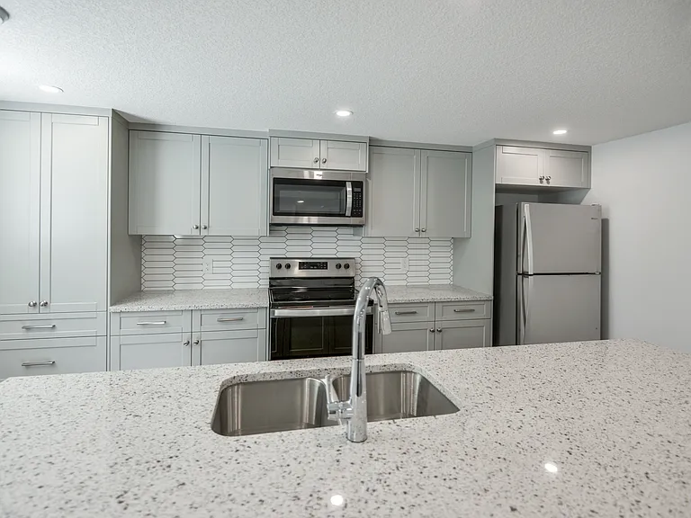 4 Trafford Pl NW #R — Photo 8