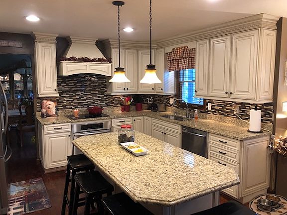 3rd image of 101 Vincent Dr