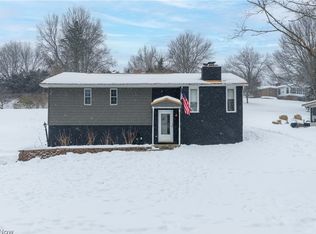 415 Springbrook Dr SW, New Philadelphia, OH 44663