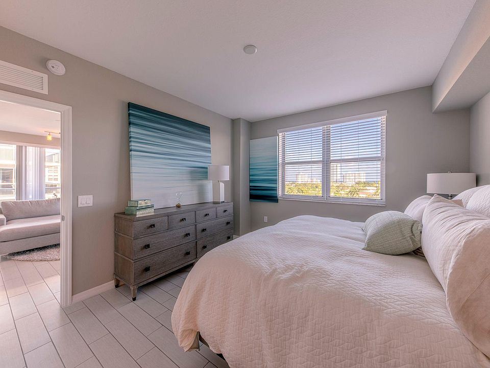 1st image of 3218 Port Royale Dr N