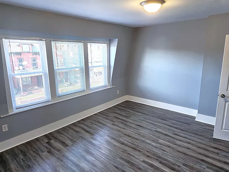244 W Douglass St — Photo 26