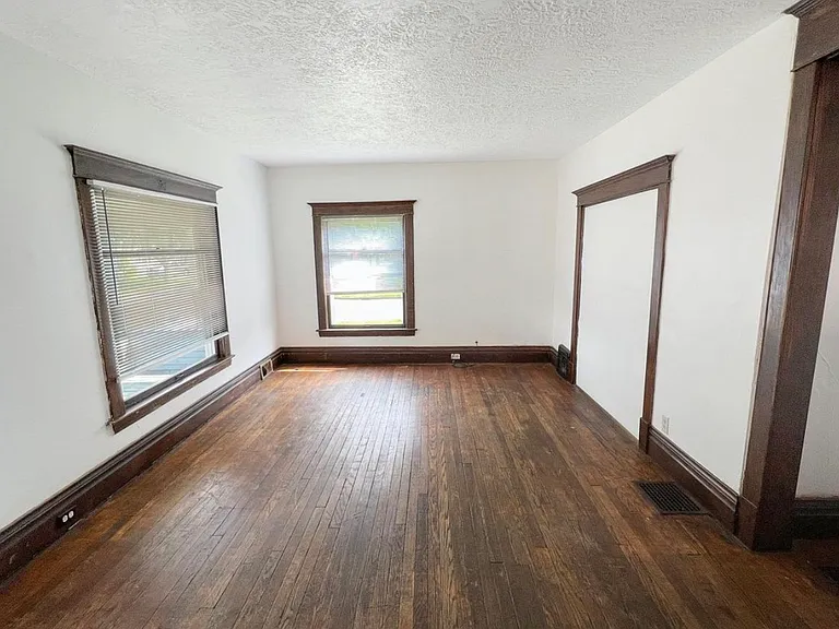 832 Oak St — Photo 9