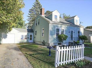 29 Lindberg Ave, Bristol, RI 02809