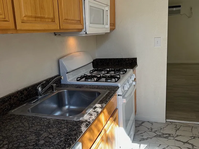 142 Alturas Ave #D — Photo 11