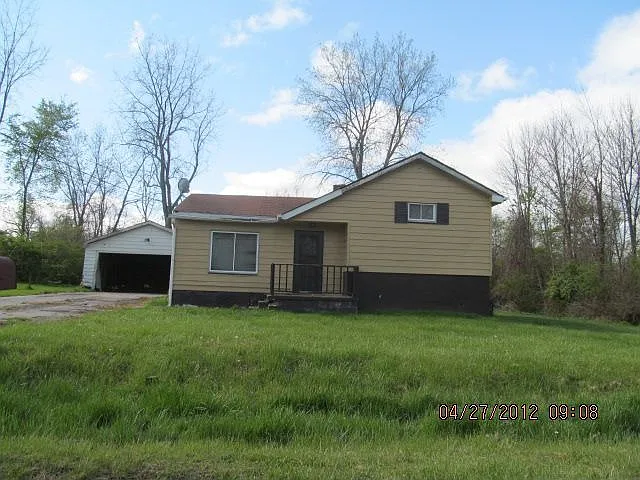 25281 Suwanee Ave photo 1