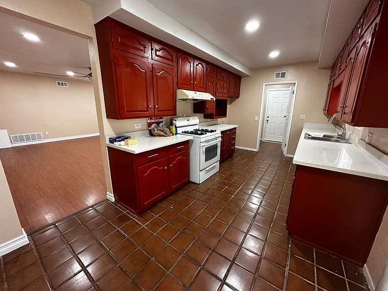 Kitchen (shared space)