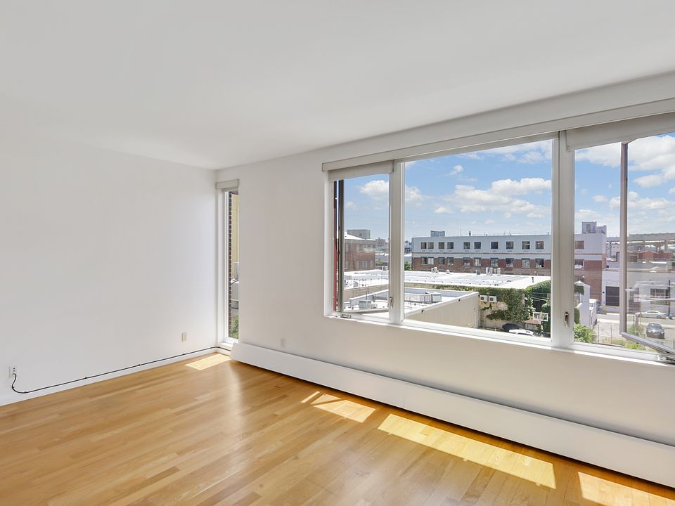 1st image of 103 3rd St APT 4
