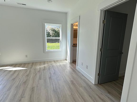 4th image of 208 Essex Dr