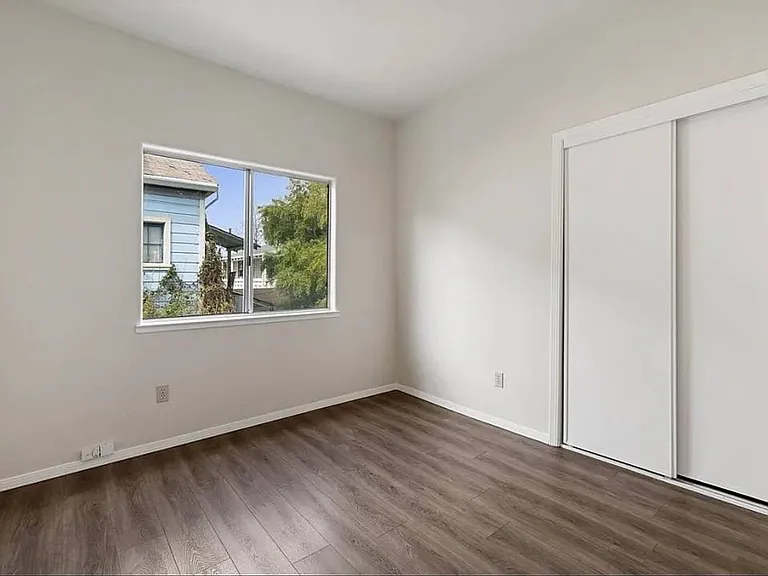1619 Fairview St — Photo 9