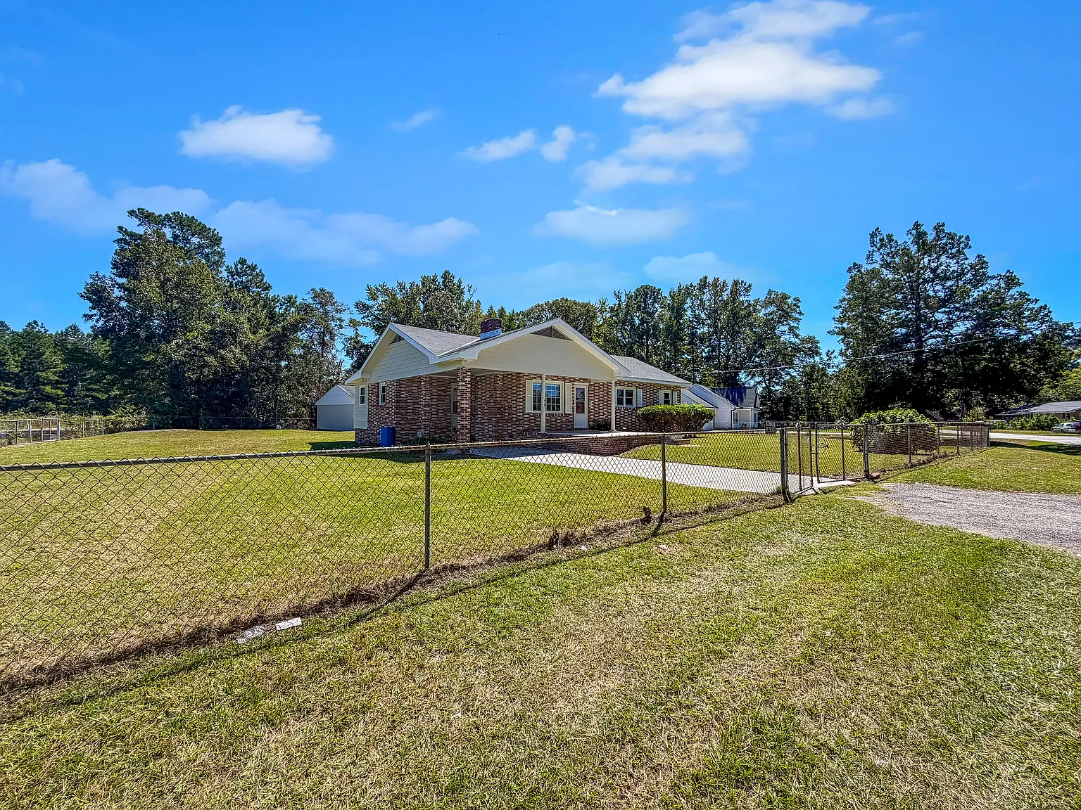 3 bed, 1725 sqft, $1,850 — Photo 2
