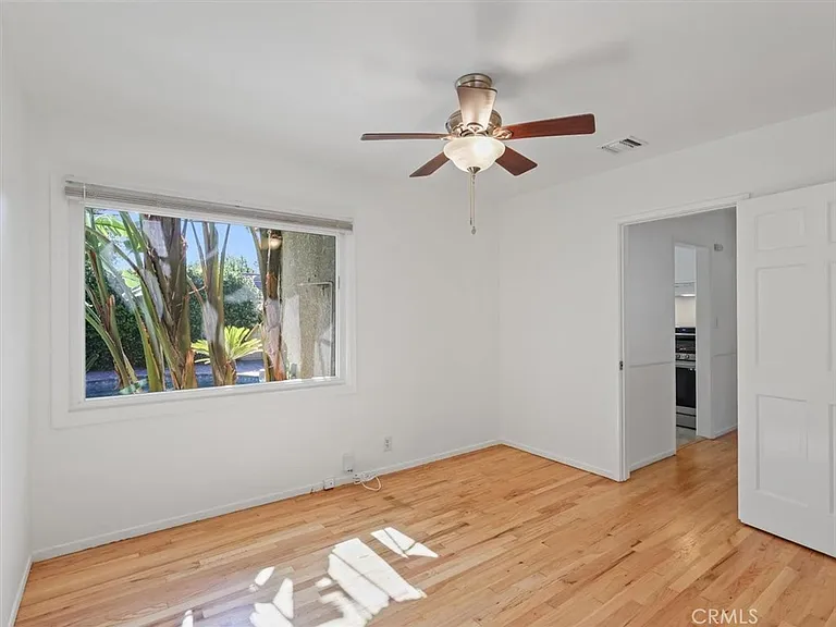 15460 Sylvan St — Photo 27