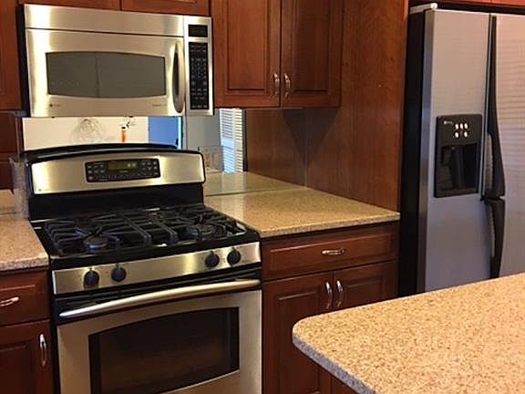 2nd image of 128 Rockland Ave #2