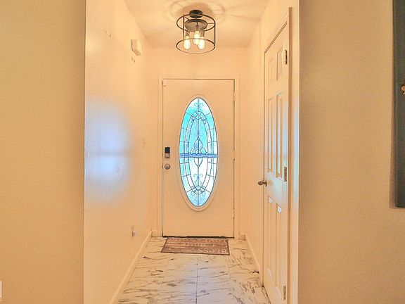 5th image of 804 Gwen St