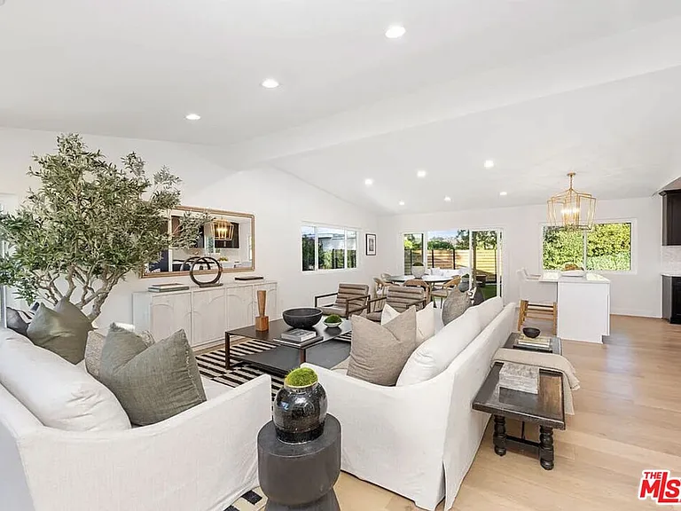 3852 Sherview Dr — Photo 3