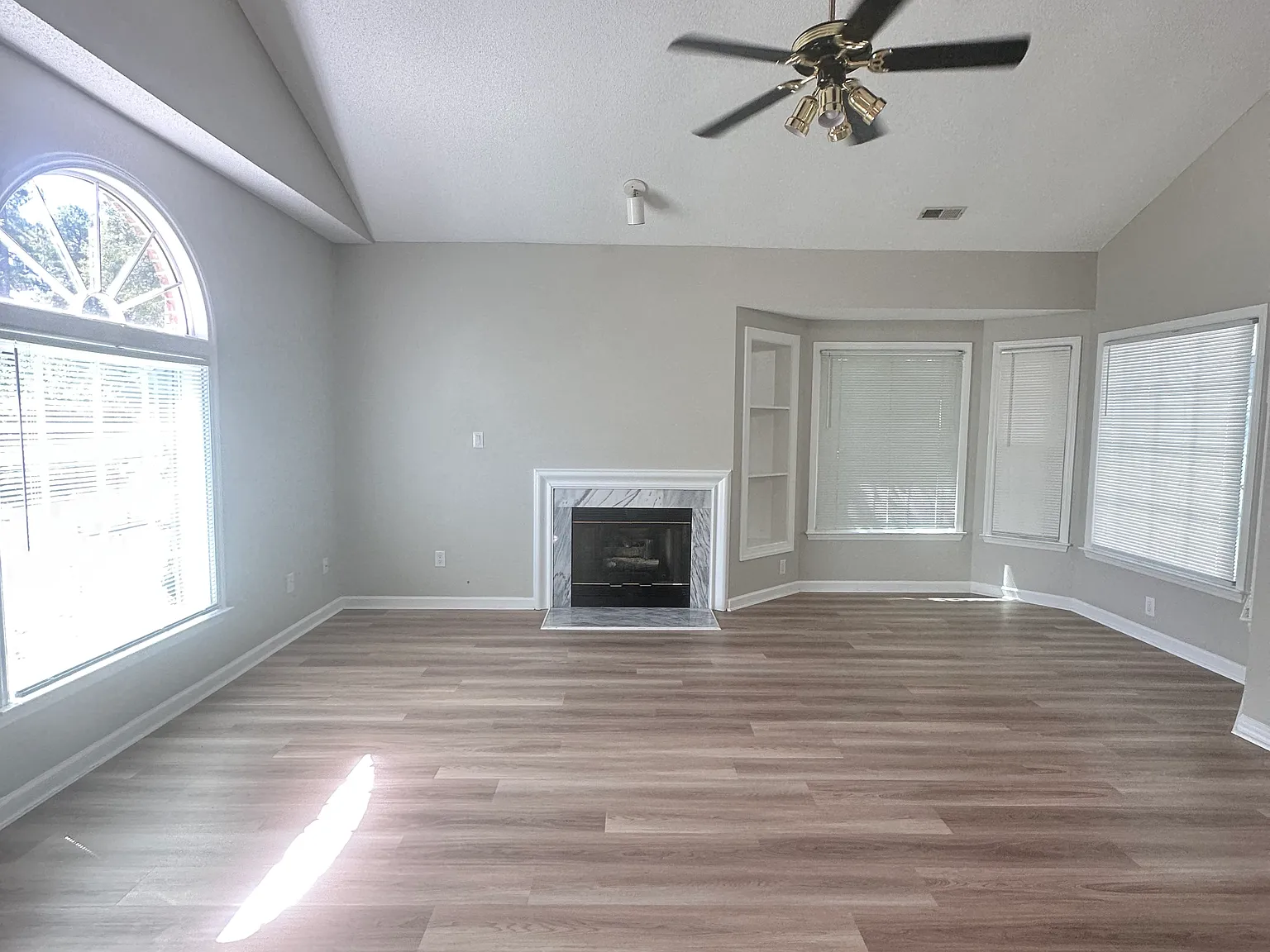 3 bed, 1417 sqft, $1,880 — Photo 4