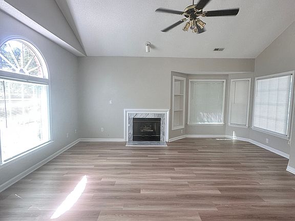 4th image of 107 Ellsworth Pl