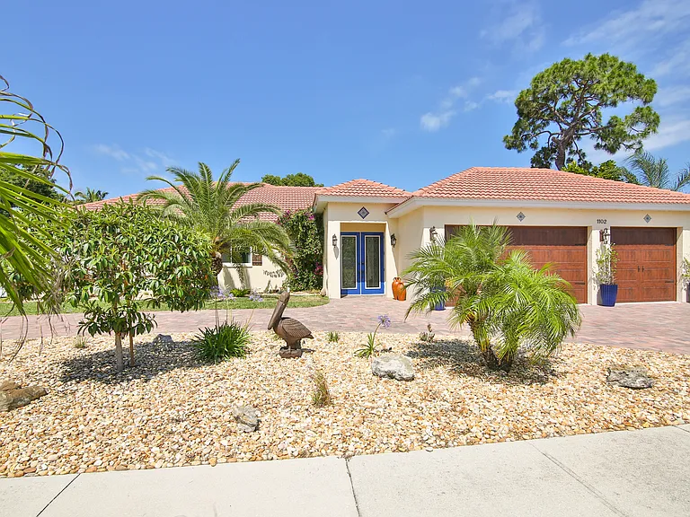 1102 Mallorca Dr — Photo 53