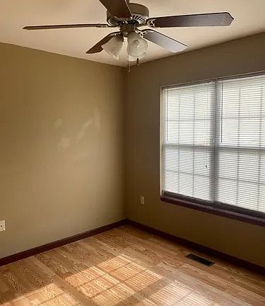 3rd image of 8 Iris Dr Unit A