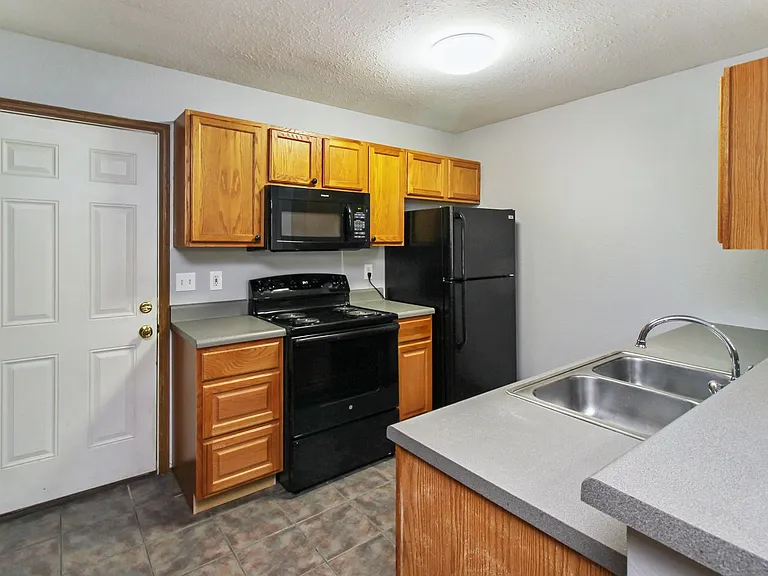 108-110 Elk Dr — Photo 15